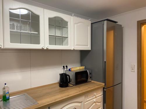 Kitchen o kitchenette sa An Ferienwohnung