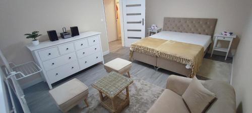 Ένα ή περισσότερα κρεβάτια σε δωμάτιο στο Apartmán pri hrade