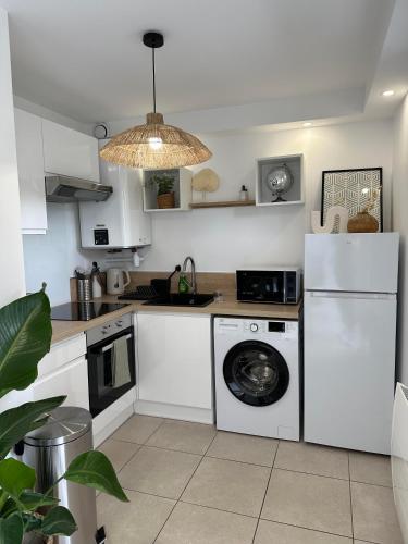 Kuchyň nebo kuchyňský kout v ubytování Confortable appartement avec terrasses entre Paris et Disney