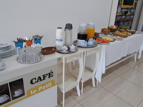 Makanan di atau berdekatan hotel