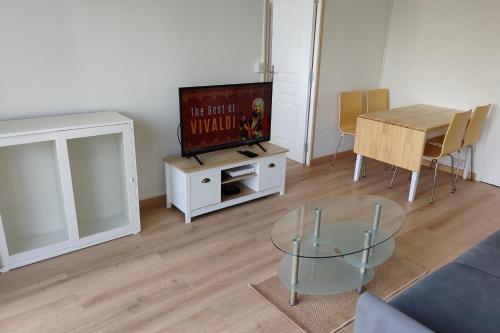 Photo de la galerie de l'établissement Family apartment with balcony in Avignon, à Avignon