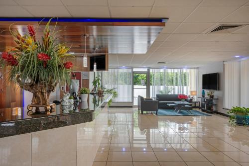 an office lobby with a reception desk and plants at Rodeway Inn Clermont - Minneola - Groveland - Leeseburg in Clermont