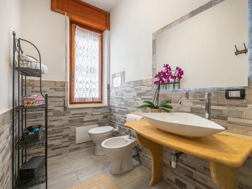 O baie la Casa con ampio cortile