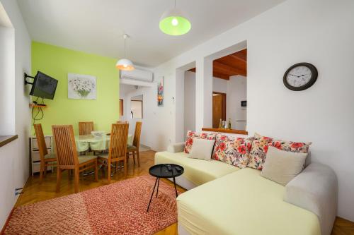Apartments Tena