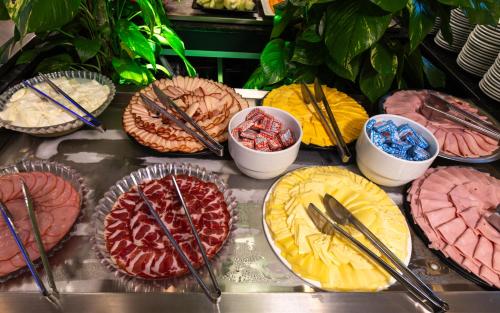 a table topped with different types of pies and desserts at Hotel Nacional Inn Jaragua Sao Paulo in Sao Paulo