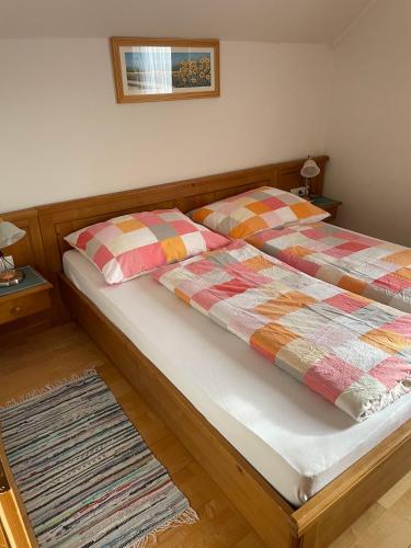 Una cama o camas en una habitación de Ferienhaus 2