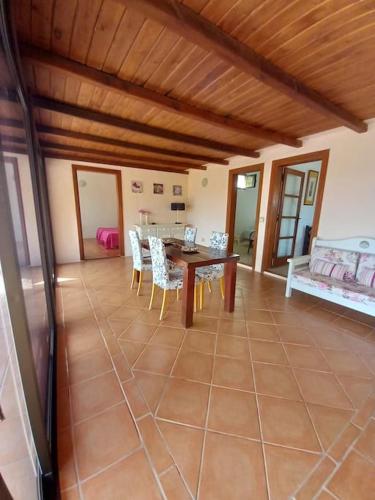 a living room with a table and chairs and a couch at descanso en espacio natural con vistasTharada in El Roque