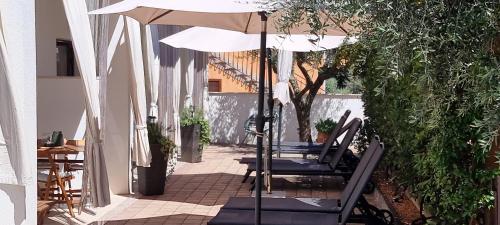 Κήπος έξω από το Apartments Noa