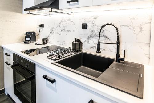 Flats Avenue 236- A