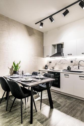 Flats Avenue 236- A