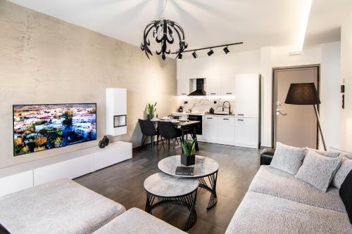 Flats Avenue 236- A