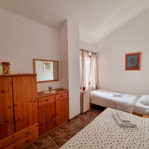 Ένα ή περισσότερα κρεβάτια σε δωμάτιο στο Apartmani Senka