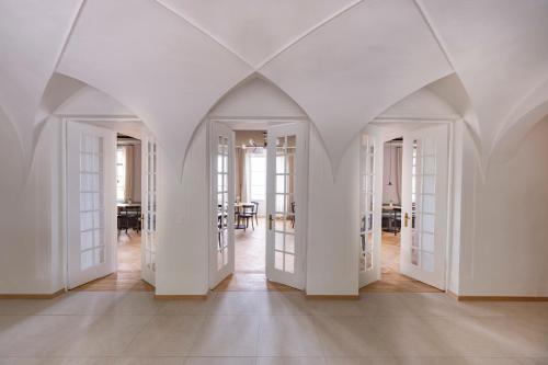 an empty room with white walls and white doors at Seegut Zeppelin in Friedrichshafen