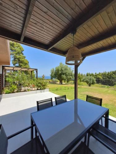 Tessera - Exclusive Stylish Maisonette in Kriopigi