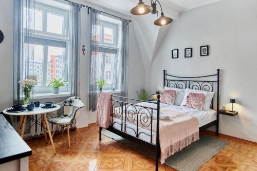 Golden Hour Apartments- Bolesława Chrobrego 8