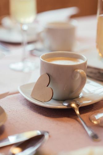 Příslušenství pro přípravu čaje a kávy v ubytování Haidgerberhof - apartments & homemade food