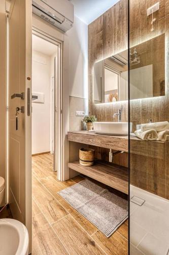 a bathroom with a sink and a mirror at Casa Checca e Casa Maria appartamenti per vacanze in Caprarola