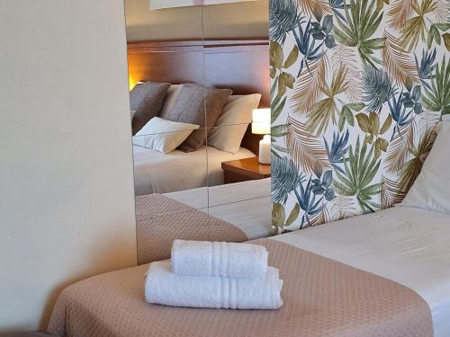ミラッツォにあるLARANDA roomsの鏡