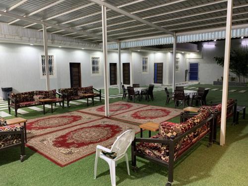Ruang duduk di شاليهات لافندر الباحه بلجرشي
