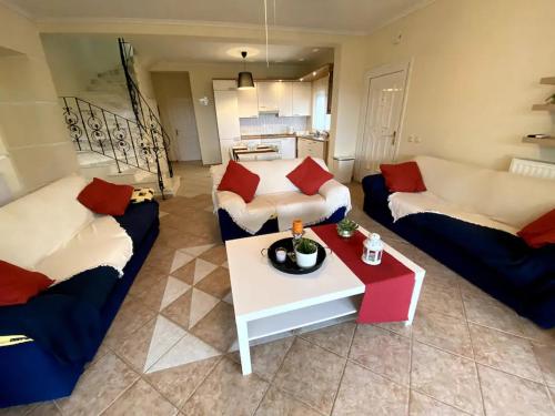 Seaview Maisonette with 3BR and Garden and 2 Bathrooms Ideal for Families