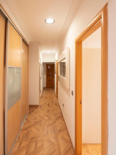 a corridor of an office building with a hallway at La casa de las palas Tok-pok in Mogro