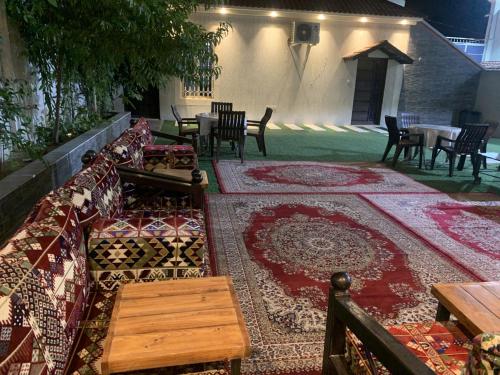 Ruang duduk di شاليهات لافندر الباحه بلجرشي