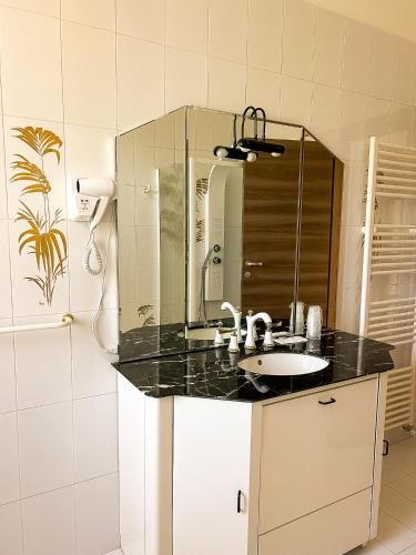 a bathroom with a sink and a mirror at B&B LE LUCI Appartamento al primo piano interno 1 in Vasto