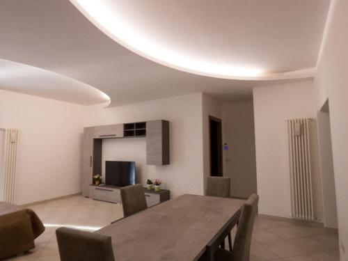 TV a/nebo společenská místnost v ubytování B&B LE LUCI Appartamento al primo piano interno 1