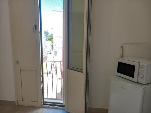 TORRE SUL MARE affittacamere Ugentoにあるキッチンまたは簡易キッチン