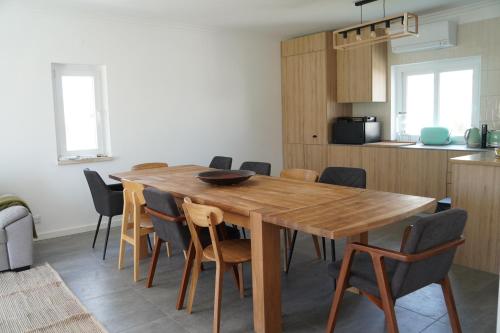Casa do Mural - Heated Pool, Games Room & Beaches!