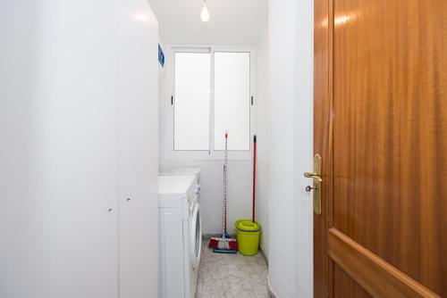 a bathroom with a sink and a window at Apartamento Los Llanos 1-L1 in Vecindario