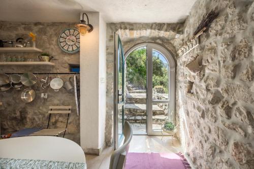 Holiday Home Dalmatinska Kuća
