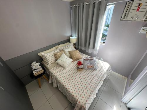 a small bedroom with a bed and a window at FLAT Boa Viagem - 50m da Praia - Garagem GRÁTIS - 24H CHECK IN - in Recife