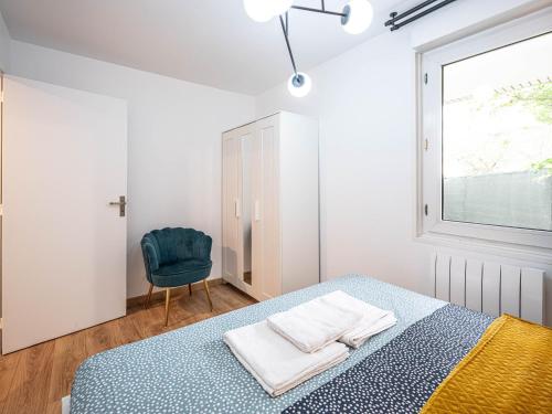 Ένα ή περισσότερα κρεβάτια σε δωμάτιο στο Appartement cocooning en centre-ville - Résidence le Colisée