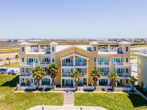 Gallery image of Marina Del Bell - ELEVATOR! Boat Slip for Rent! in Mustang Beach