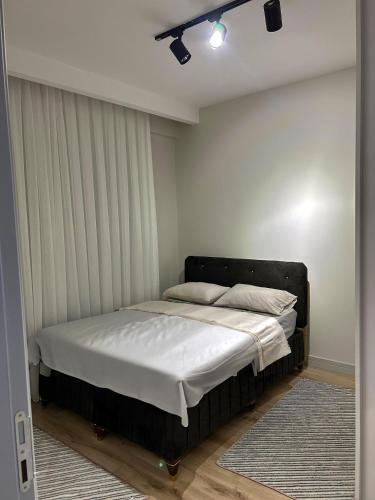 a bedroom with a bed with white sheets at Muzdeniz Life in Gazipasa