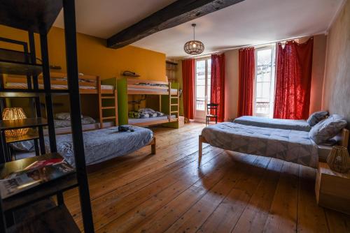 Ένα ή περισσότερα κρεβάτια σε δωμάτιο στο Amañi Hostel