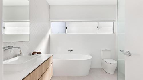 Koupelna v ubytování Hideaway 1, 3 Lillian St - stunning water views