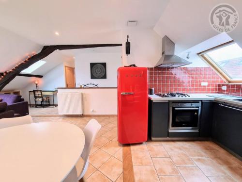 Appartement mansardé rénové à Rambouillet, 2 chambres, tout inclus, proche château et gare. - FR-1-527-47