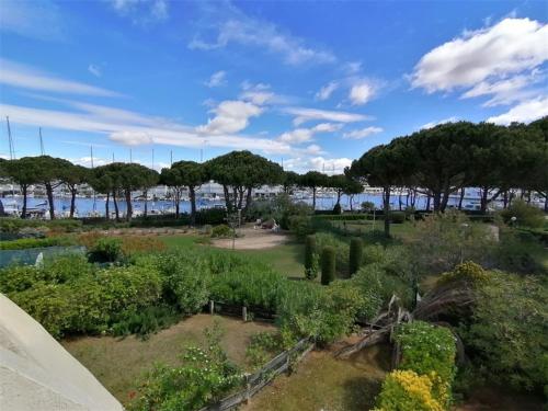 Studio cabine avec terrasse, piscine et parking - Port Camargue - FR-1-731-91