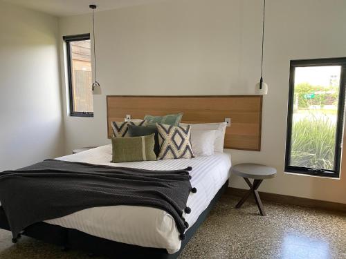 Una cama o camas en una habitación de Villa Rochford