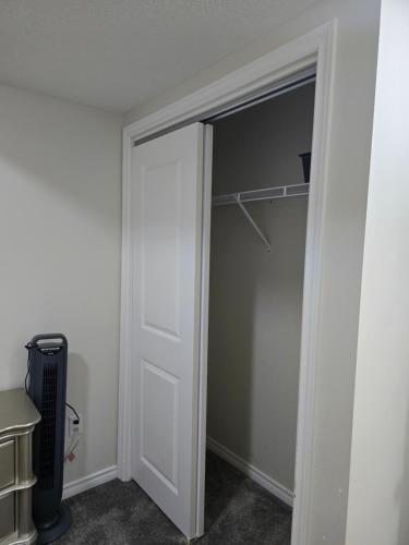Photo de la galerie de l'établissement Dee's cozy lower suite- 2 rooms, à Calgary