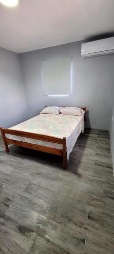 a bedroom with a bed in the corner of a room at A modern and cozy 2 bedroom apartment in Willemstad