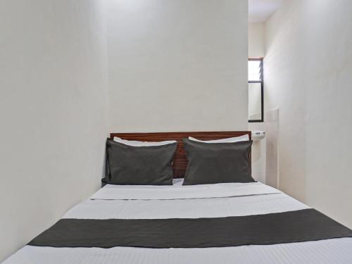 Postel nebo postele na pokoji v ubytování Hotel O Nutan Lodging