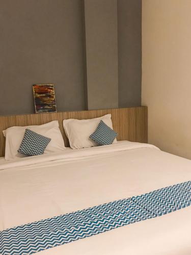 Ένα ή περισσότερα κρεβάτια σε δωμάτιο στο The Holiday Guest House