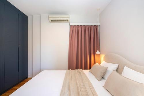 Unique Sunny Post Modern Apartment