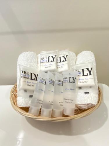 a basket filled with white towels on a table at Motel 400 & Suites in Innisfil