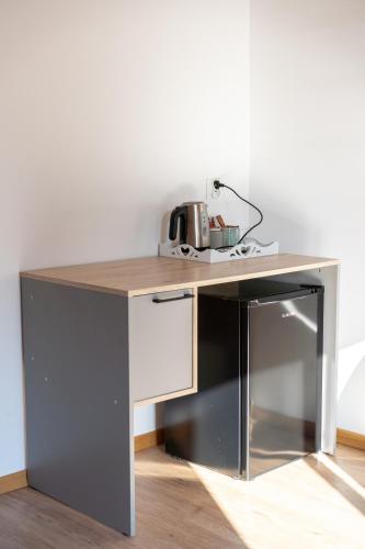 a steel desk with a toaster on top of it at Pokoje Gościnne Fuksja in Nowęcin