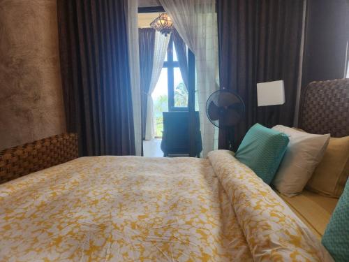 a bedroom with a large bed and a window at Villa Tesoros del Mar - Luxury Beachfront Villa with Natural Pool, Jacuzzi, Mountain Views, Yoga, BBQ, Wi-Fi, Pet & Family Friendly, Barahona Adventures in El Arroyo