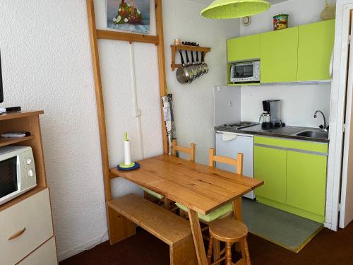 Photo de la galerie de l'établissement Jolie appartement 4 couchages, à Puy-Saint-Vincent